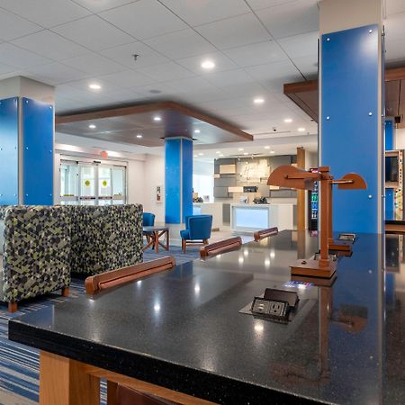 Holiday Inn Express & Suites - Staunton By Ihg Bagian luar foto