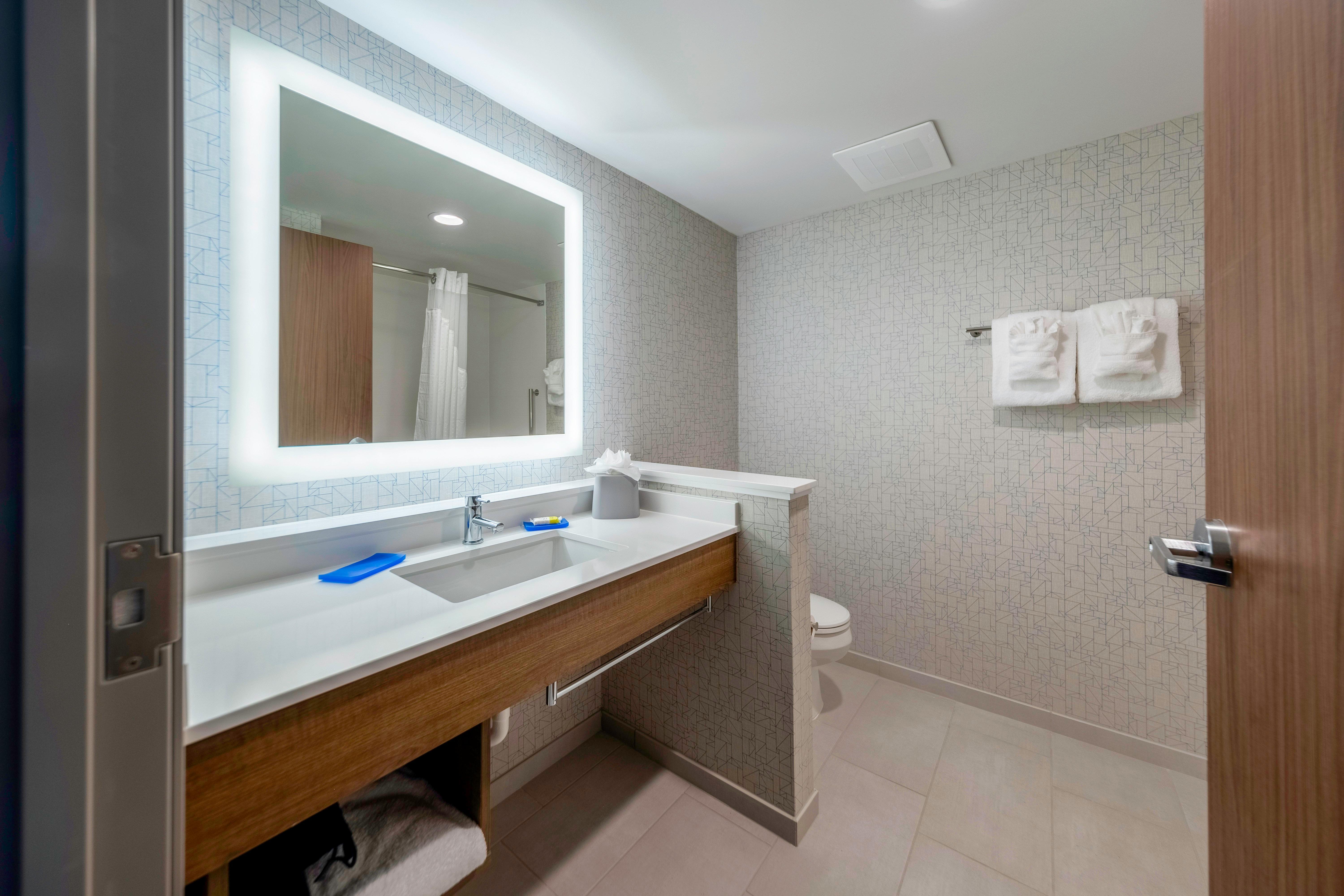 Holiday Inn Express & Suites - Staunton By Ihg Bagian luar foto