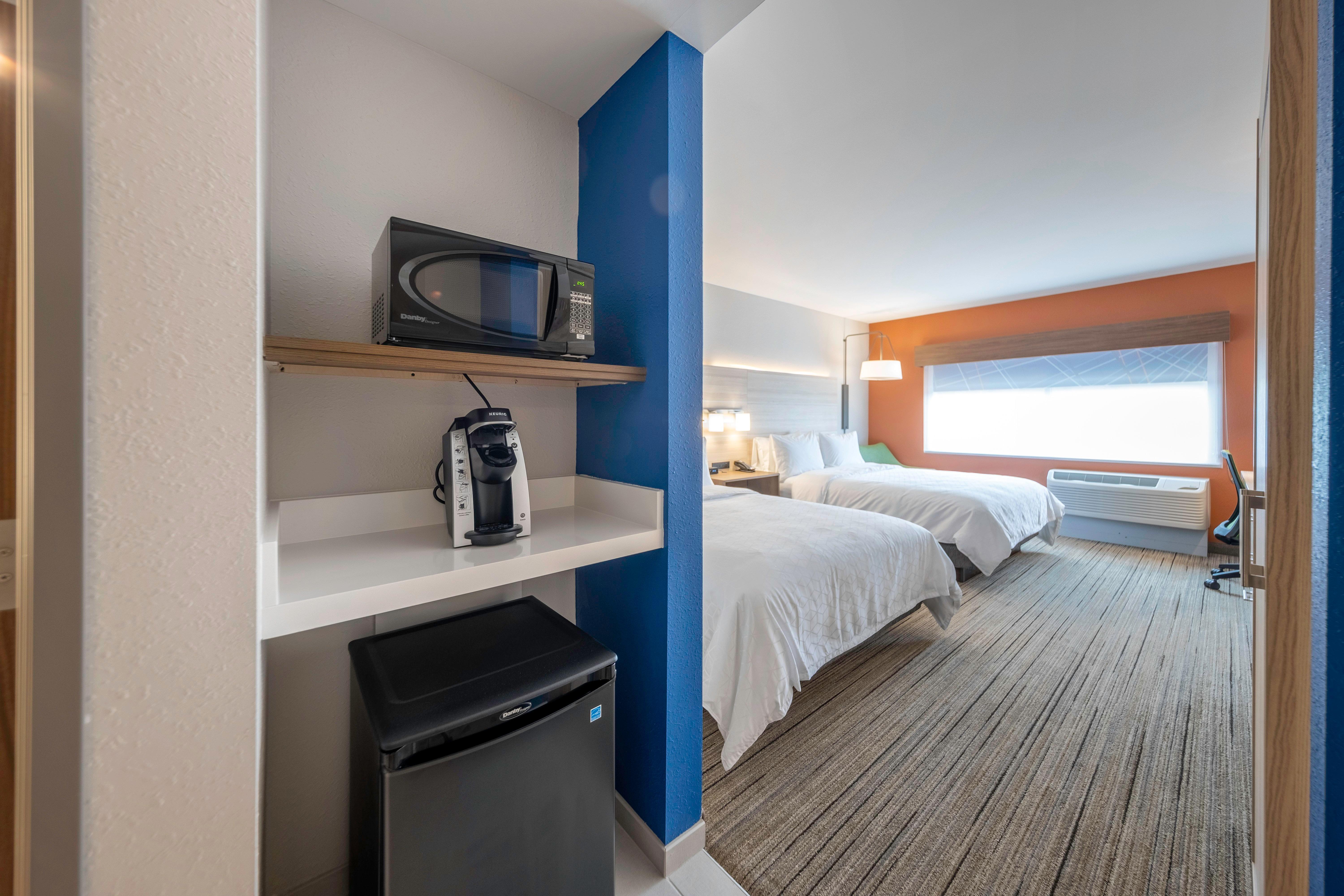 Holiday Inn Express & Suites - Staunton By Ihg Bagian luar foto