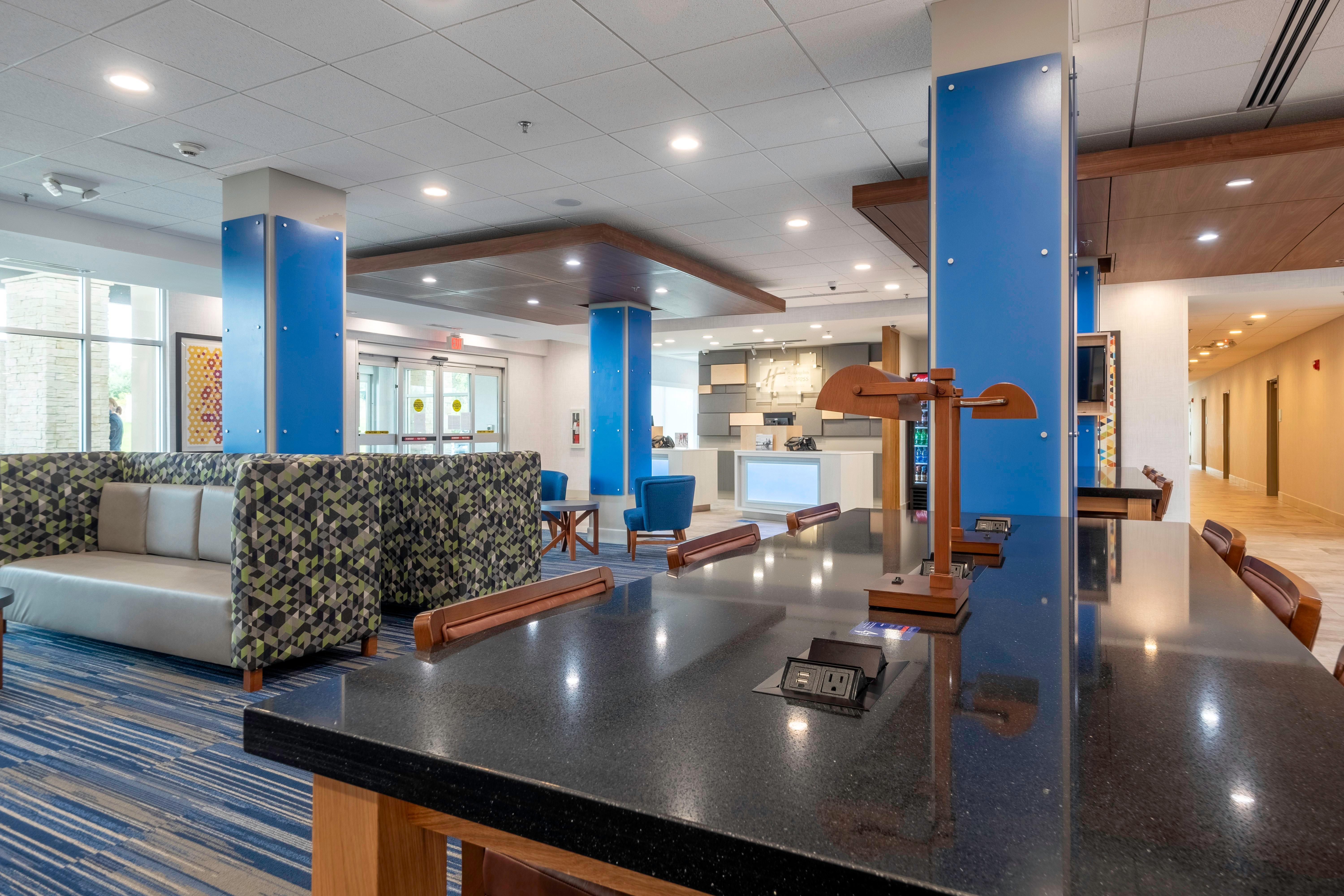 Holiday Inn Express & Suites - Staunton By Ihg Bagian luar foto