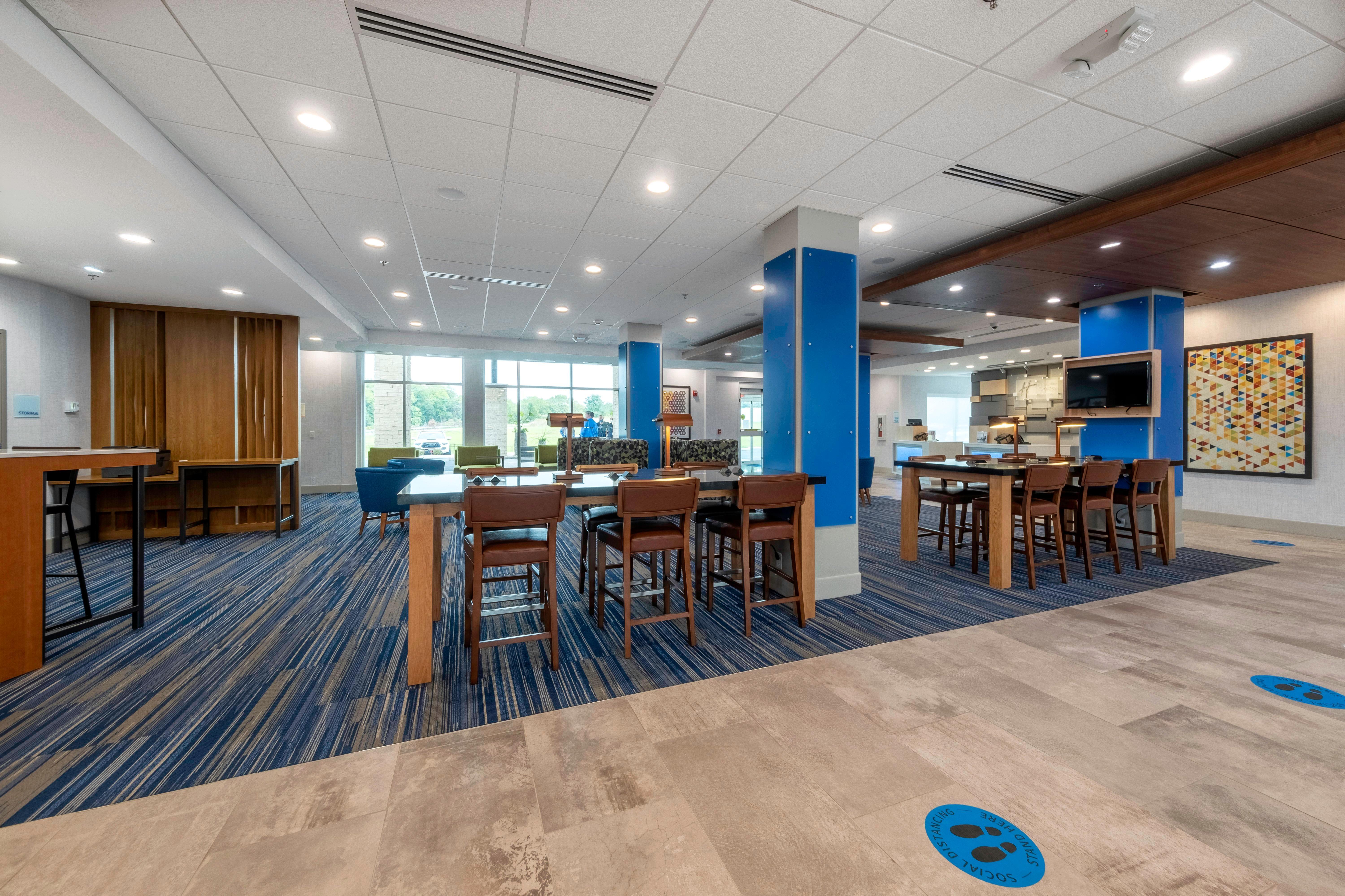 Holiday Inn Express & Suites - Staunton By Ihg Bagian luar foto