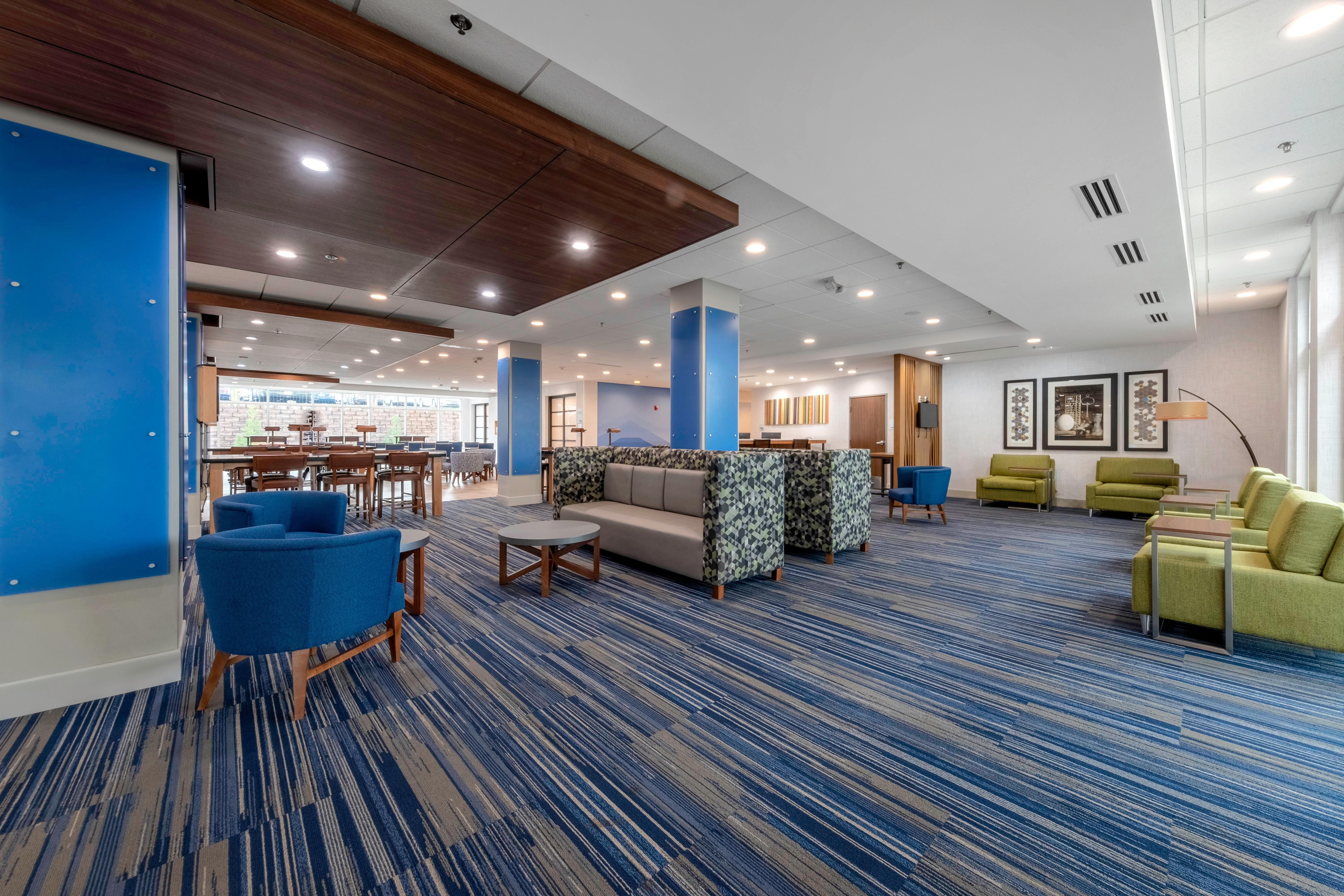 Holiday Inn Express & Suites - Staunton By Ihg Bagian luar foto