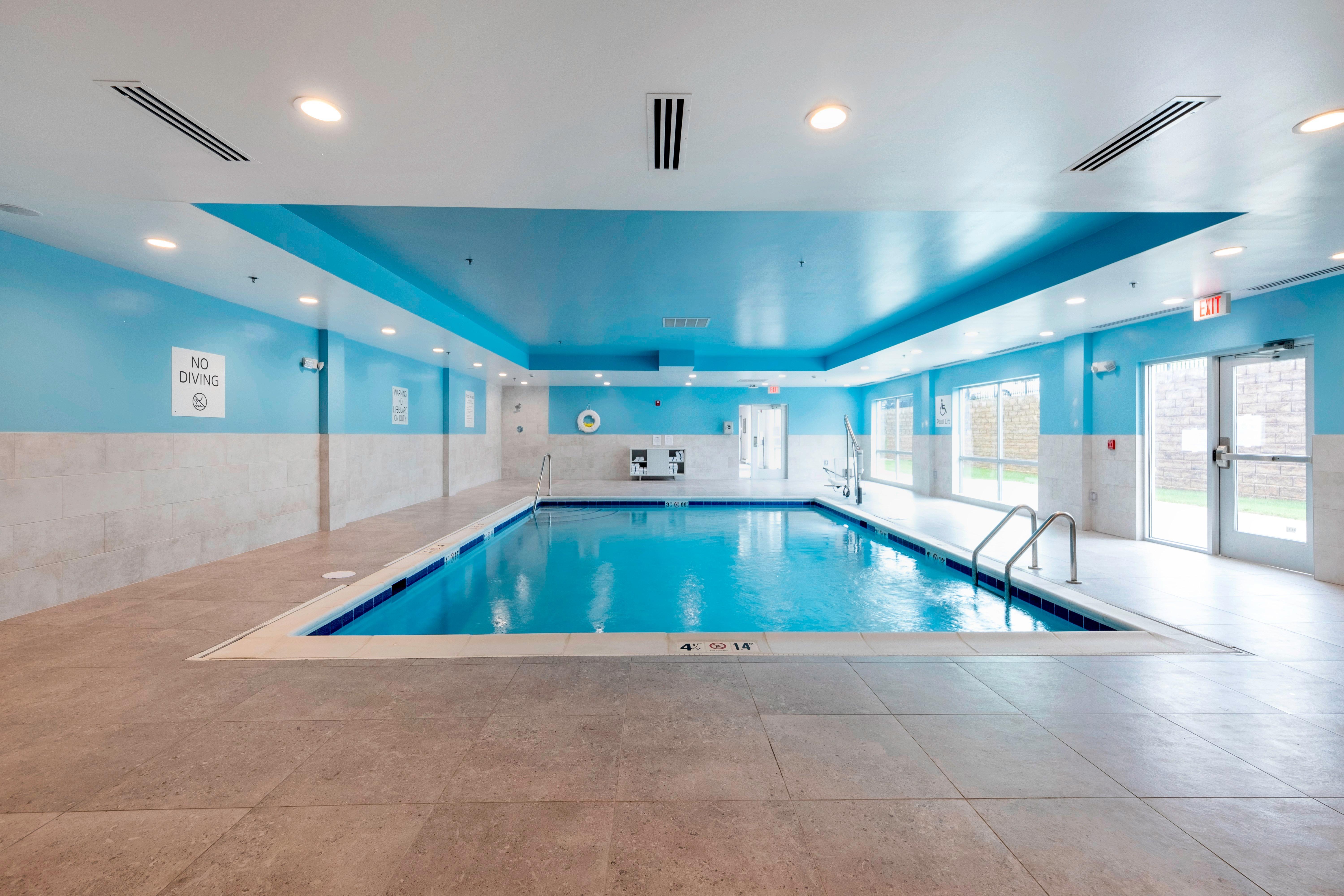 Holiday Inn Express & Suites - Staunton By Ihg Bagian luar foto