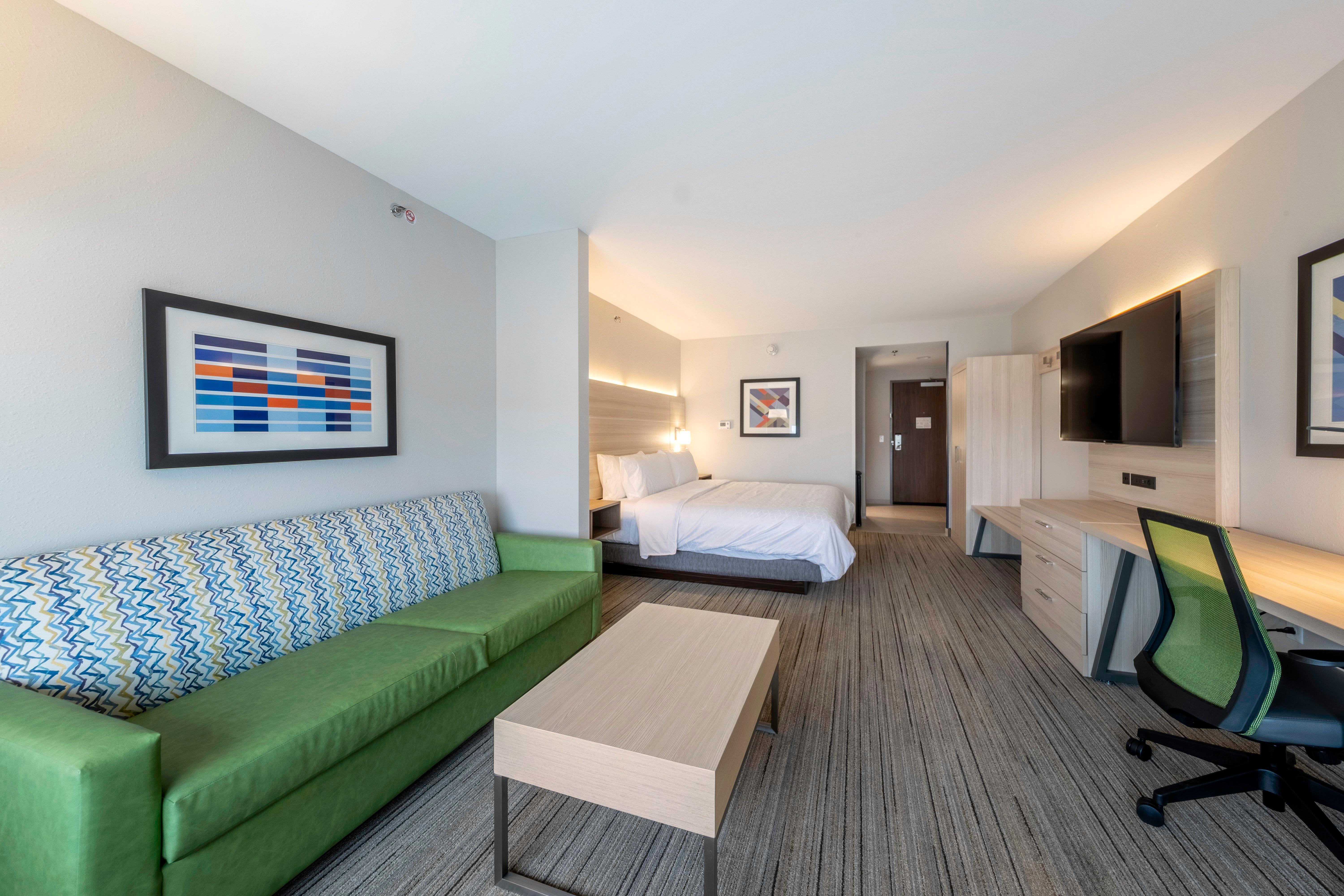 Holiday Inn Express & Suites - Staunton By Ihg Bagian luar foto