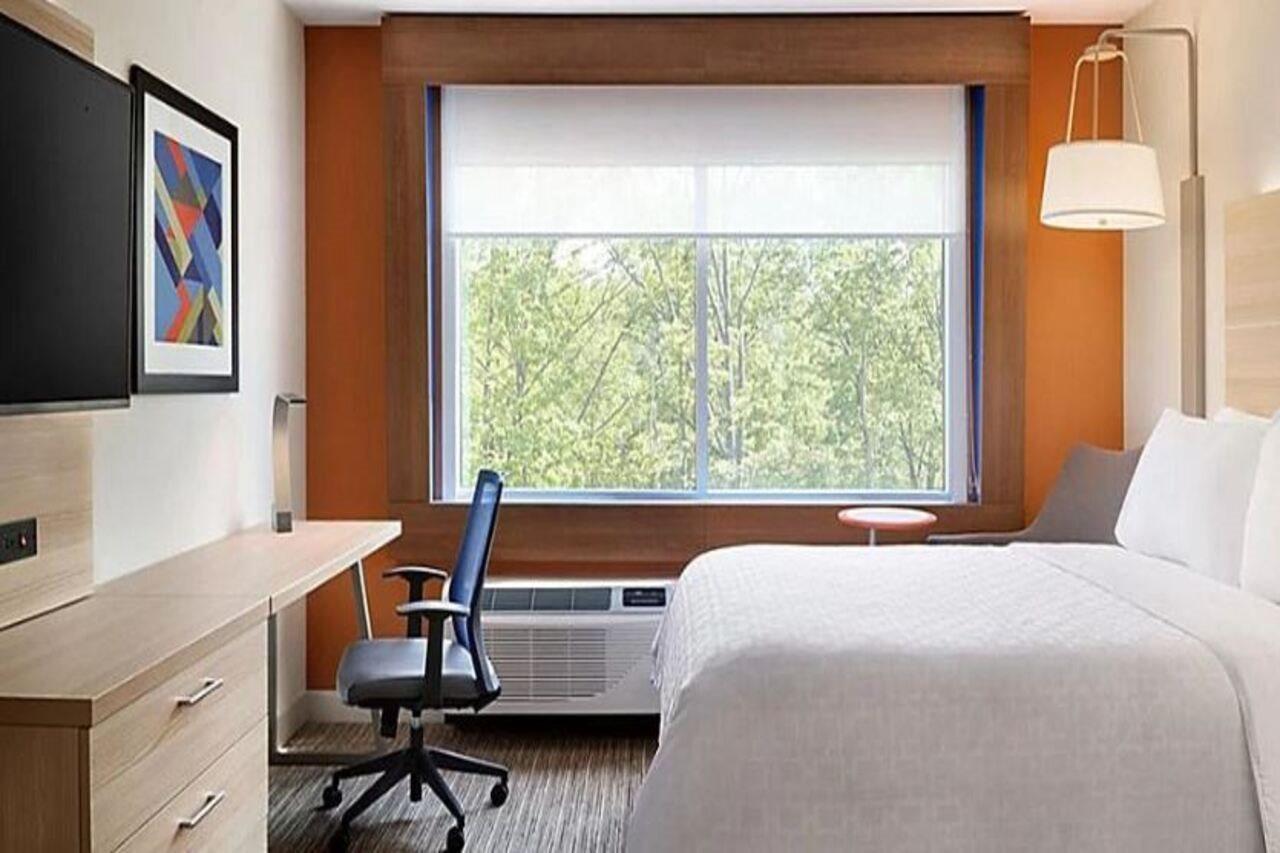 Holiday Inn Express & Suites - Staunton By Ihg Bagian luar foto